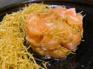 Tartar de salmão crispy trufado